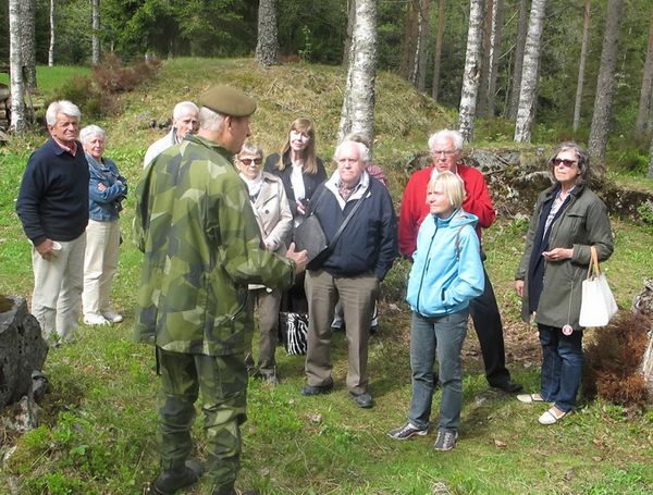 Björn Wiklund informerar om skansen