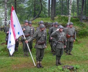 Plutonen lämnar av till...