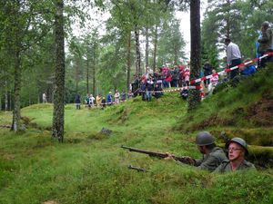 Ett hundratal åskådare följde krigsspelet