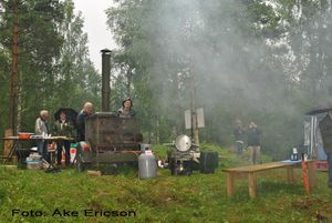 Skansens kokvagn serverade ärtsoppa i det regniga vädret