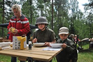 Även de små krigarna lät sig smaka av ärtsoppan
