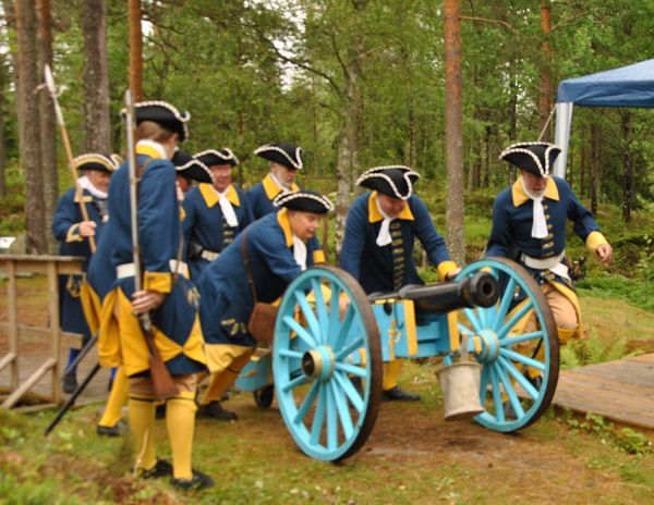 Tössbo Karoliner rullar in sin 3-pundiga kanon...