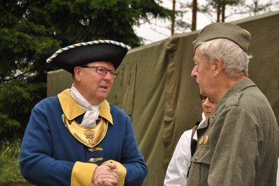 Karolinerna Göran Karlsson samtalar med Björn Wiklund