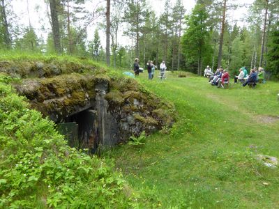 Fälgudstjänst med PV-garaget i förgrunden